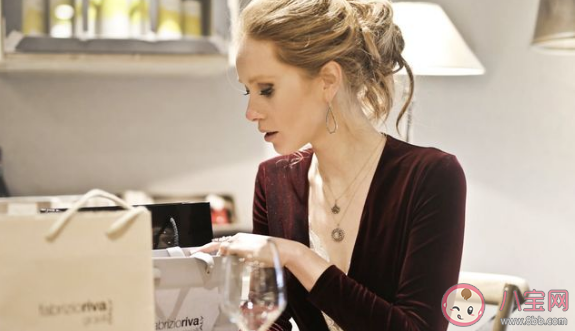 女人獨(dú)立才能夠得到男人的尊重 女人獨(dú)立的重要性 女人獨(dú)立才能夠得到男人的尊重 女人獨(dú)立的重要性