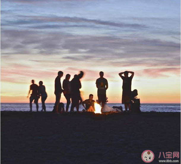 該不該為了合群而改變自己 人一定要合群嗎 該不該為了合群而改變自己 人一定要合群嗎