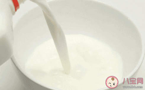 孩子長(zhǎng)高喝牛奶越多越好嗎 每天喝多少牛奶合適