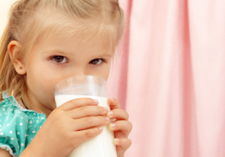 1～3歲孩子每天喝多少牛奶 牛奶不是喝得越多越好