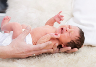 黃昏鬧發(fā)生在嬰兒多大 寶寶黃昏鬧應對小妙招