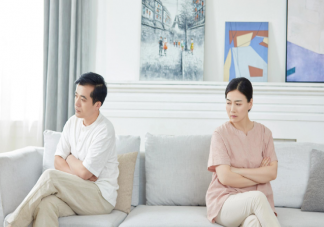 夫妻之間該做到絕對坦誠嗎 夫妻真正的坦誠是指什么