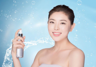 皮膚科醫(yī)生談春季補(bǔ)水誤區(qū)春季皮膚干燥怎么補(bǔ)水