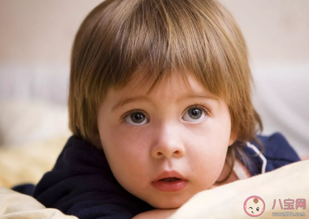 不同年齡段孩子會恐懼什么 如何幫助孩子改善恐懼膽小的情況