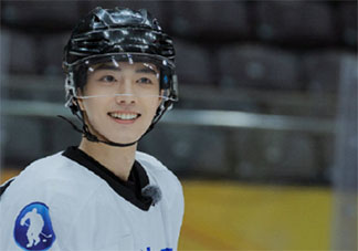 我知他遙遠如月亮但又好貼近我心臟 類似的句子還有哪些