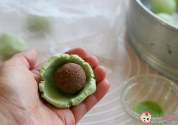 咸蛋黃肉松餡青團怎么做 青團簡單美味做法食譜