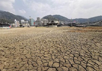 日月潭潭底干枯成塊狀是怎么回事 日月潭為什么枯了