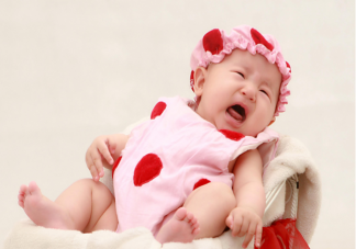 寶寶見人就哭是怎么回事 這類情況該怎么處理