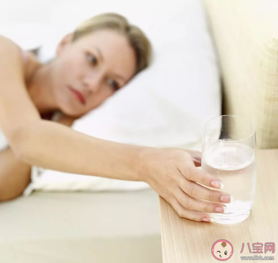 早上先刷牙還是先喝水 晨起喝一杯溫開水的好處 早上先刷牙還是先喝水 晨起喝一杯溫開水的好處