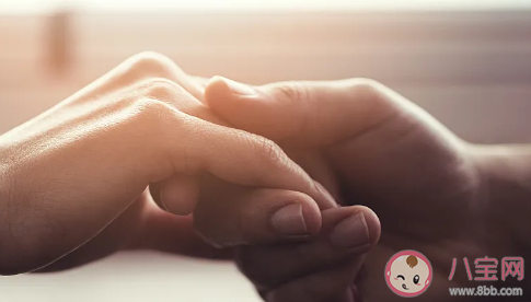 為什么跟喜歡的人聊天會沒話題 男女生如何更好的聊天