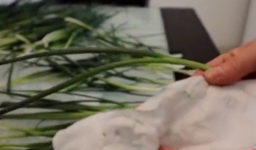 全國多地菜市場掉色香蔥怎么回事 掉色香蔥有哪些危害