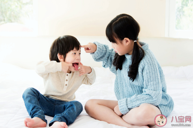 姐姐就該讓著弟弟嗎 如何平衡姐姐和弟弟的關(guān)系