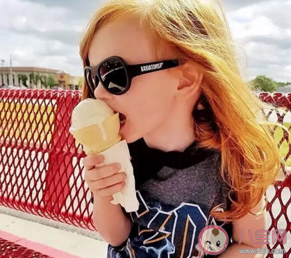 夏季外出孩子有必要戴太陽鏡嗎 幾歲孩子可以戴太陽鏡 夏季外出孩子有必要戴太陽鏡嗎 幾歲孩子可以戴太陽鏡