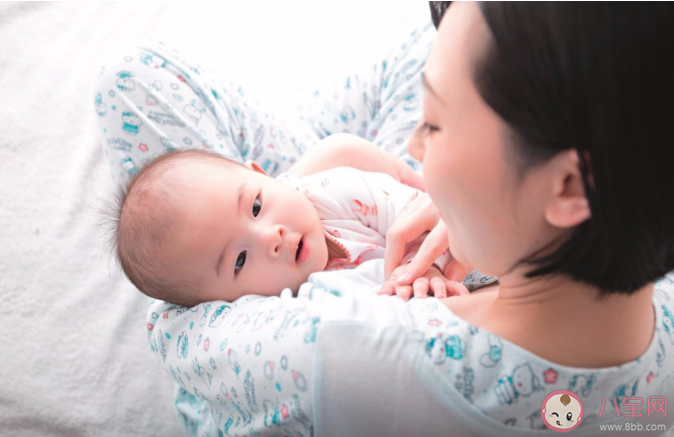 正確的抱娃姿勢是怎樣的 不同年齡段抱娃多長時間