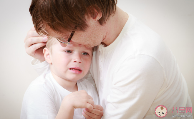 怎么讓孩子在公眾場合快速安靜下來 孩子在公共場合哭鬧怎么應對