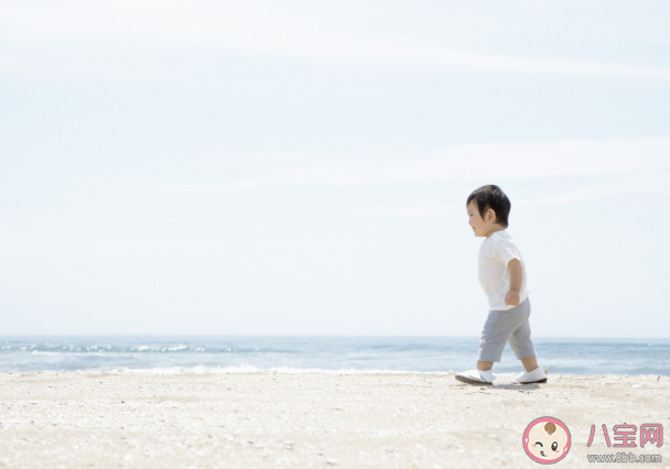 寶寶會走路為什么總要抱抱 怎么讓孩子喜歡上走路