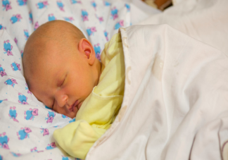 寶寶黃疸曬黑了可以再白回來嗎 黃疸曬太陽曬什么部位好