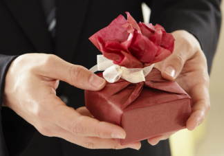 分手后該不該要回送的東西 戀愛期間送的貴重財物可以要回去嗎