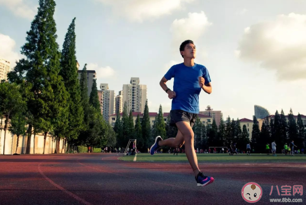 跑馬拉松真的很傷膝蓋嗎 跑馬拉松前要做好哪些準(zhǔn)備