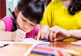 如何輔導(dǎo)作業(yè)效果最好還能保命 陪孩子寫作業(yè)三個(gè)禁忌