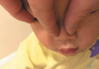 捏住鼻子還能嘗出味道嗎 捏鼻子給孩子喂藥好嗎