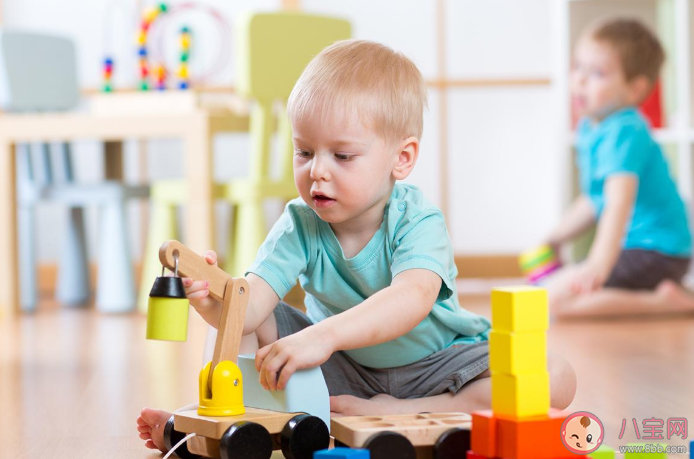 孩子喜歡自言自語正常嗎 孩子自言自語怎么辦