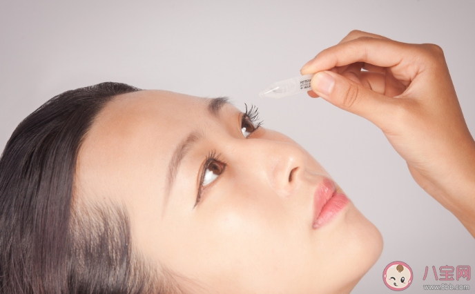 眼藥水可以直接滴在眼球上嗎 滴眼藥水的正確做法是什么