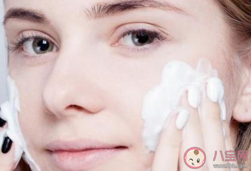 洗完臉要擦干在敷面膜嗎 敷面膜前要做些什么
