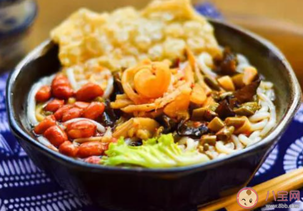 柳州螺螄粉賣(mài)到20多個(gè)國(guó)家地區(qū) 螺螄粉為什么這么火爆