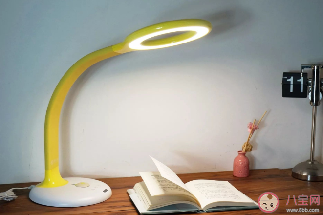 護眼燈真的能防控近視嗎 買護眼燈要看哪些參數 護眼燈真的能防控近視嗎 買護眼燈要看哪些參數