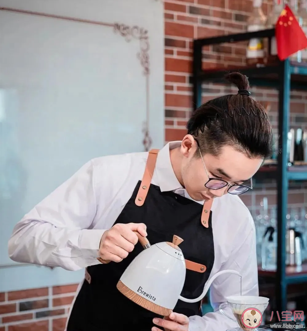 一杯奶茶是怎么制成的  調(diào)飲師工作任務(wù)是做什么