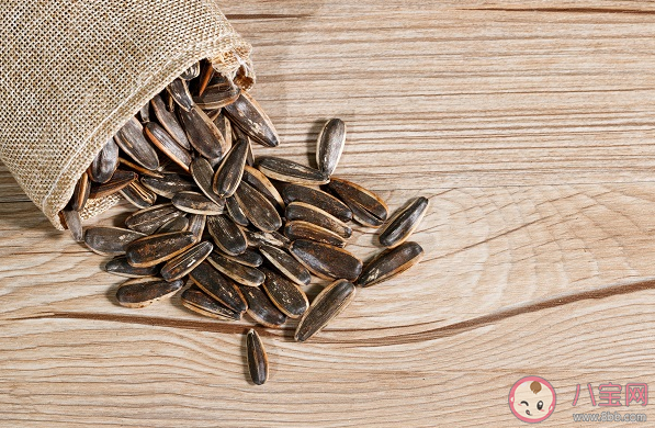 為什么嗑瓜子會停不下來 瓜子嗑多了有什么危害