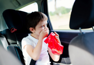 孩子暈車難受怎么辦 怎么避免孩子暈車
