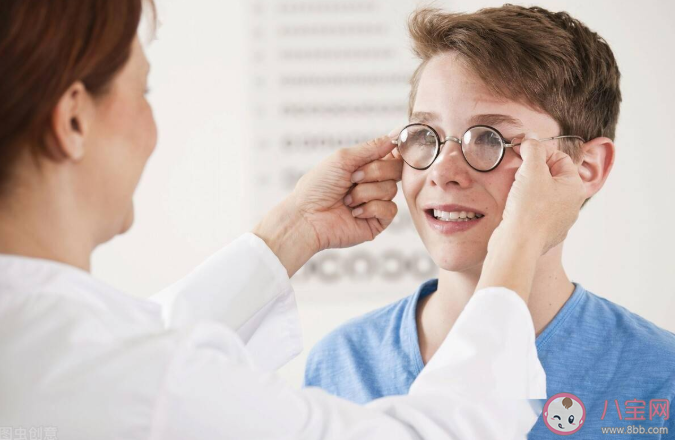 有哪些對視力傷害很大的行為 影響視力的不良行為習慣