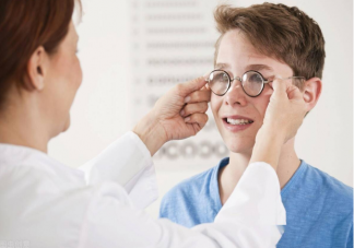 有哪些對(duì)視力傷害很大的行為 影響視力的不良行為習(xí)慣