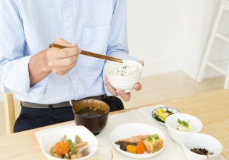 夏季一日三餐應(yīng)該怎么吃 夏季養(yǎng)生5個(gè)注意事項(xiàng)