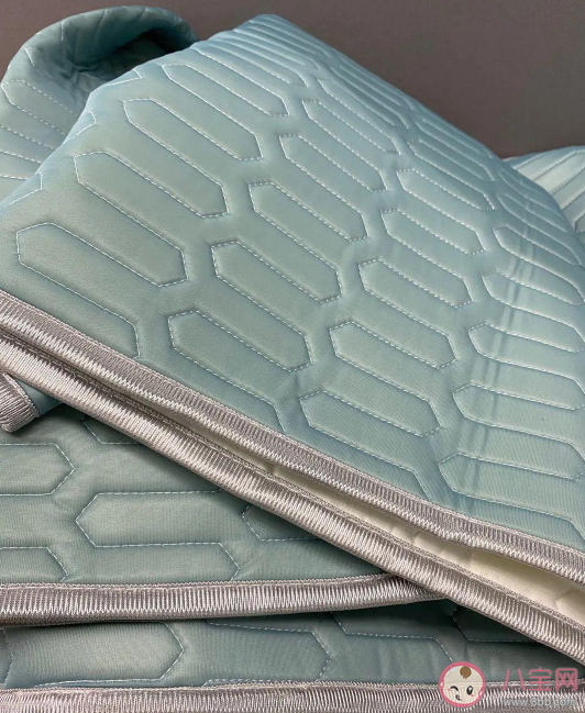 乳膠涼席涼爽嗎 乳膠涼席和冰絲涼席有什么區別