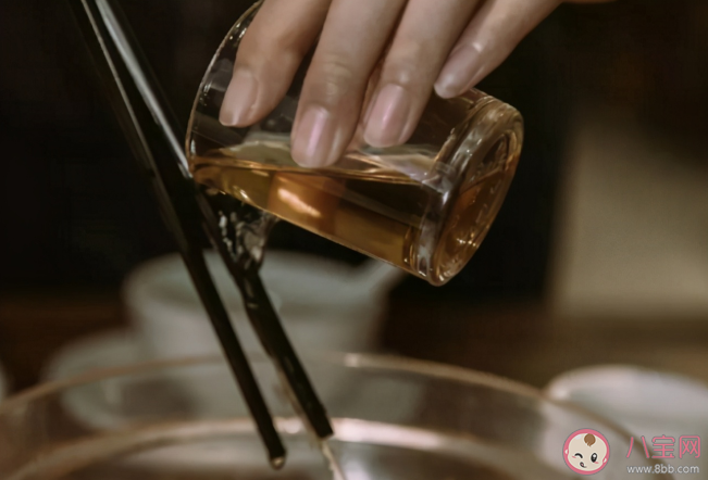 開水燙餐具能殺菌消毒嗎 在外用餐怎么保證餐具衛生