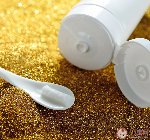 氨基酸洗面奶一定比皂基的更好嗎 兩者洗面奶怎么搭配使用 氨基酸洗面奶一定比皂基的更好嗎 兩者洗面奶怎么搭配使用