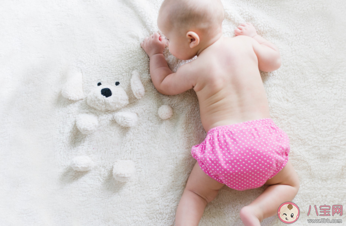 寶寶穿三角還是平角內褲好 寶寶不適應穿內褲怎么辦