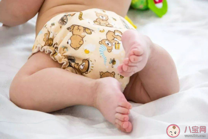 寶寶穿三角還是平角內褲好 寶寶不適應穿內褲怎么辦