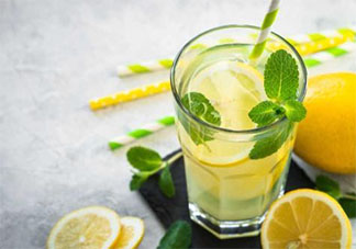檸檬水要空腹喝嗎 檸檬水什么時候喝最好