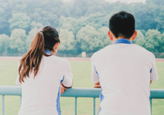 高中時代喜歡的人要追嗎 高中生談戀愛是正確的嗎