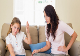 父母的最大誤區就是和青春期的孩子較勁 青春期親子關系如何處理