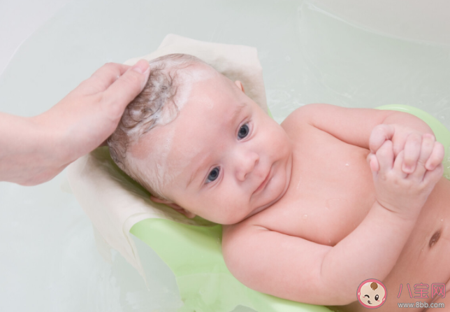 夏季寶寶的頭發應該幾天洗一次 寶寶洗頭又哭又鬧怎么辦
