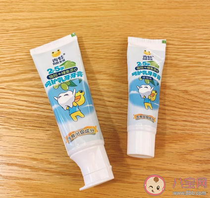 小孩能用大人的牙膏嗎 小孩用什么牙膏好 小孩能用大人的牙膏嗎 小孩用什么牙膏好