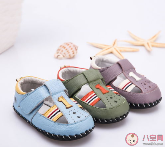 小孩幾歲就不需要穿包頭涼鞋了 最好不要給孩子穿什么涼鞋