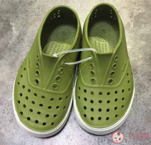 小孩幾歲就不需要穿包頭涼鞋了 最好不要給孩子穿什么涼鞋