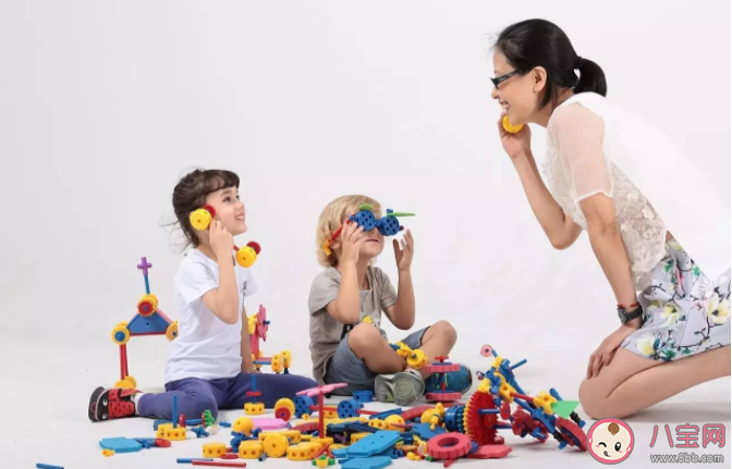 0—5歲兒童社交規律是怎樣的 怎么培養孩子的社交技能