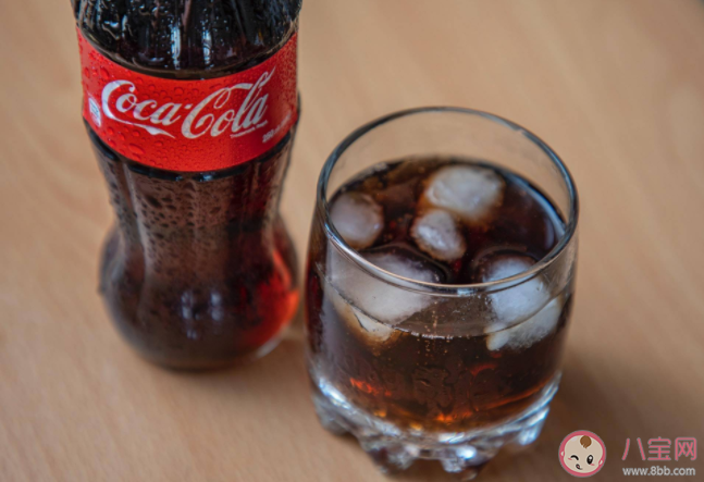 總喝可樂有哪些危害 一天喝多少可樂算多